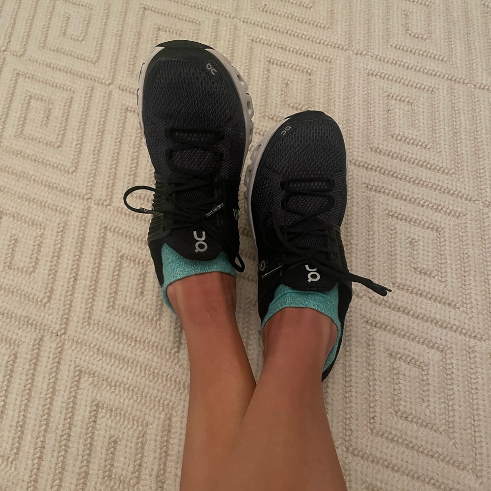 On CLOUDSWIFT running shoes size 8